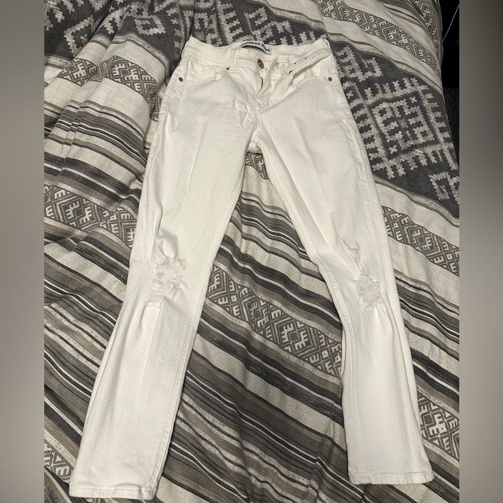 Express 2R white cropped jeans